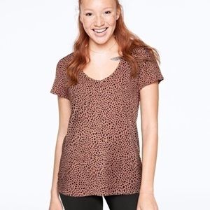 Pink Victoria secret shirt 🖤🐆